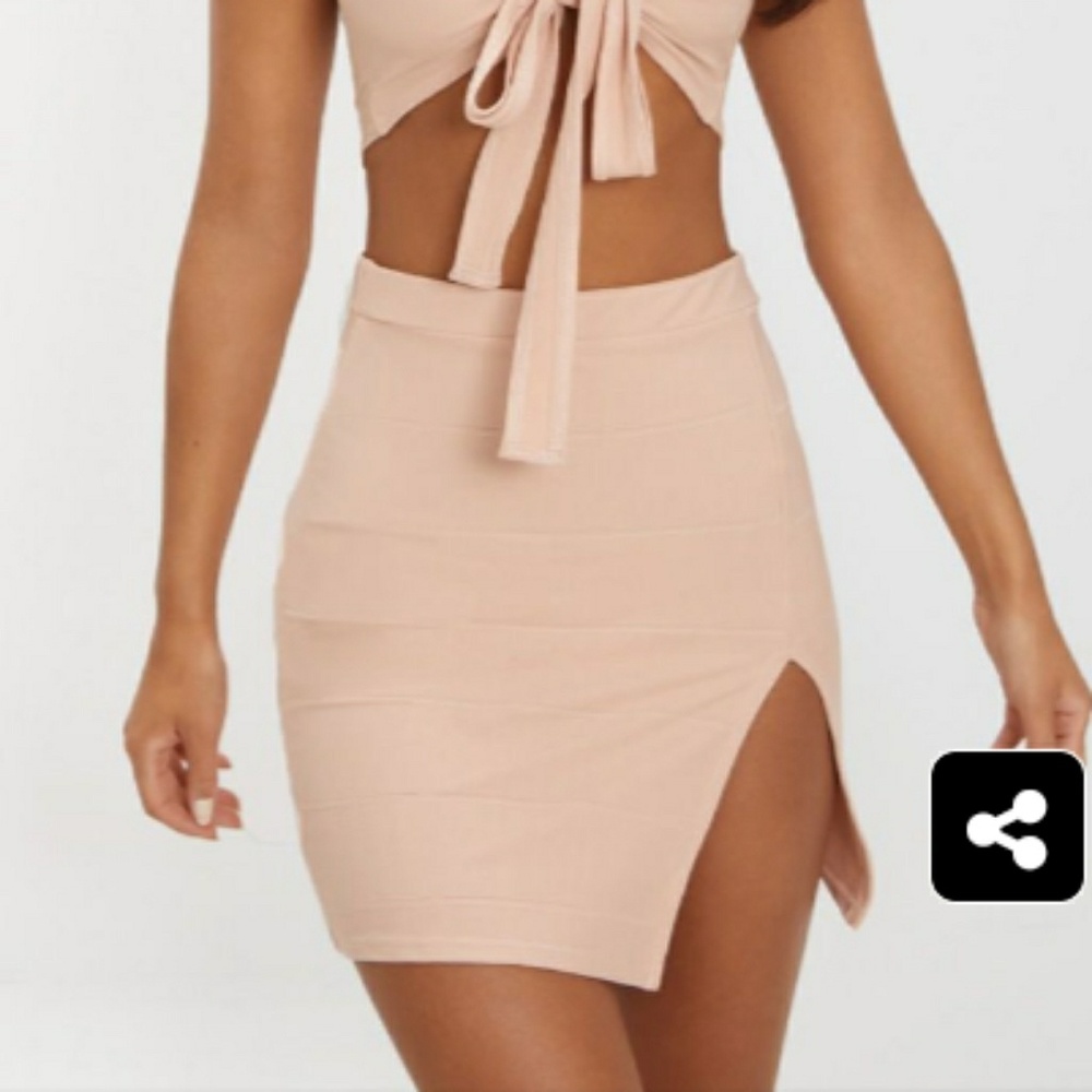 Bandage skirt with side slit